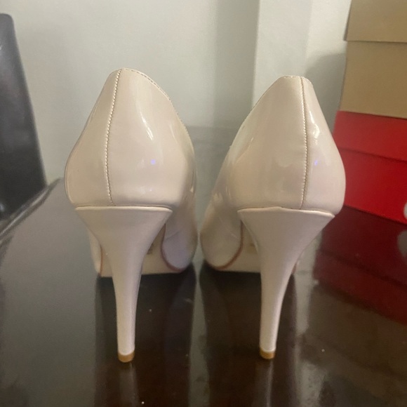 High Heels - Picture 4 of 5